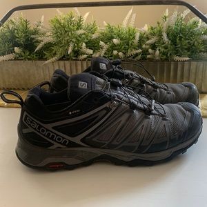 Salomon sneaker/hiking sneaker